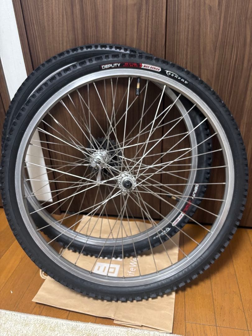 アラヤ製 自転車ホイールセット 8段スプロケット、DEPUTYタイヤ付き