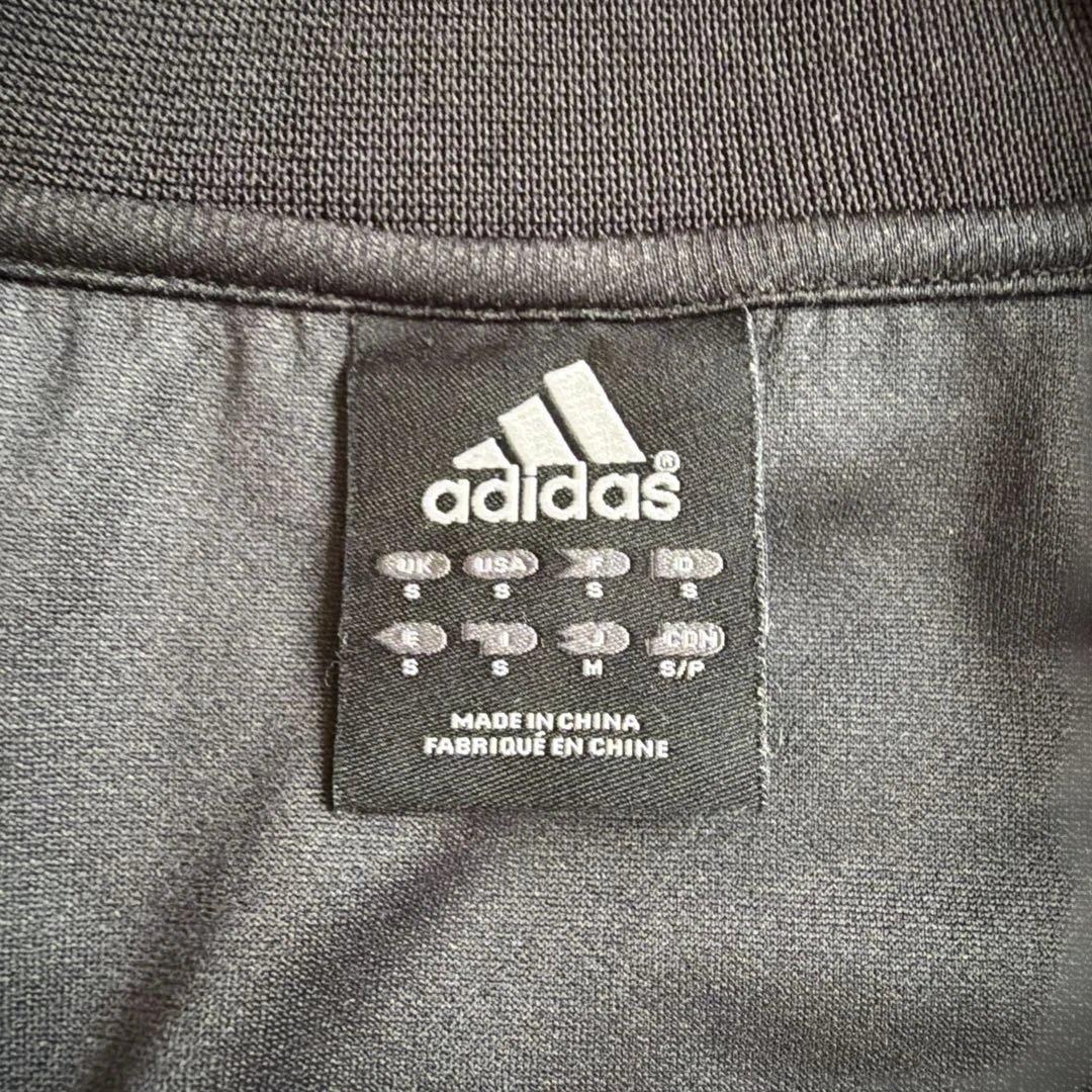 adidas LIVERPOOL FCリバプール　トラックジャケット　刺繍ロゴ