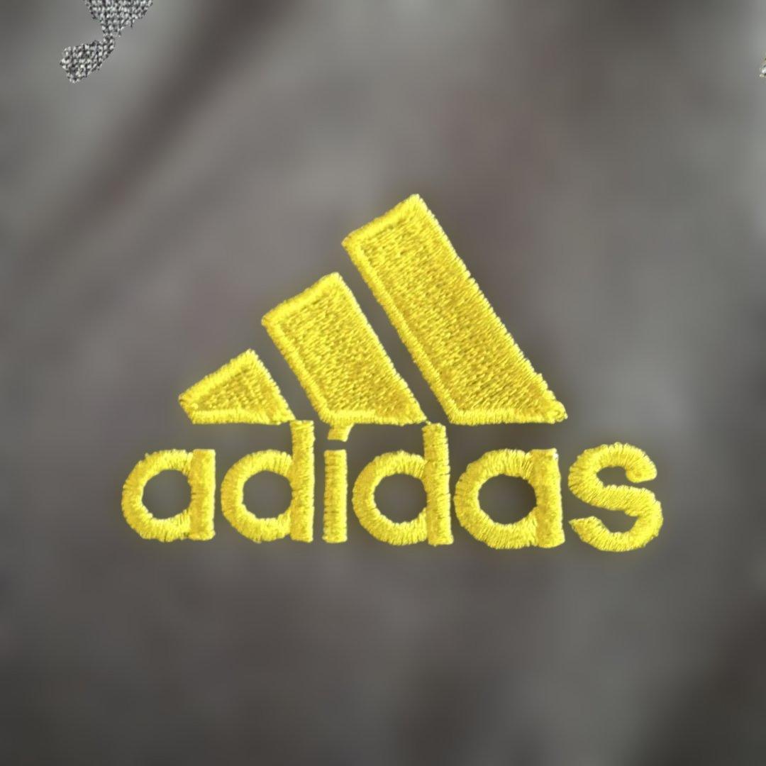 adidas LIVERPOOL FCリバプール　トラックジャケット　刺繍ロゴ