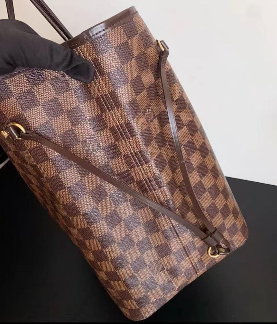 極美品、お手頃価格のチェッカー柄ショッピングバッグ（トートバッグ）