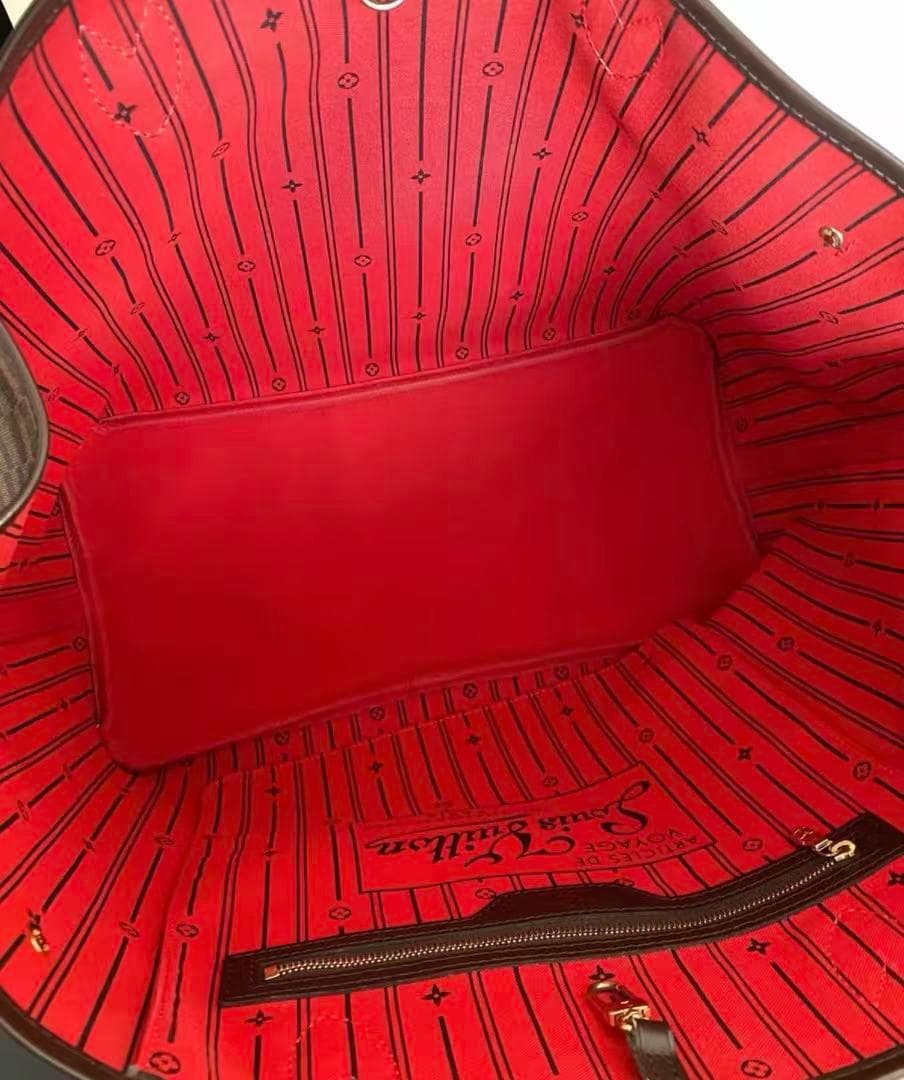 極美品、お手頃価格のチェッカー柄ショッピングバッグ（トートバッグ）