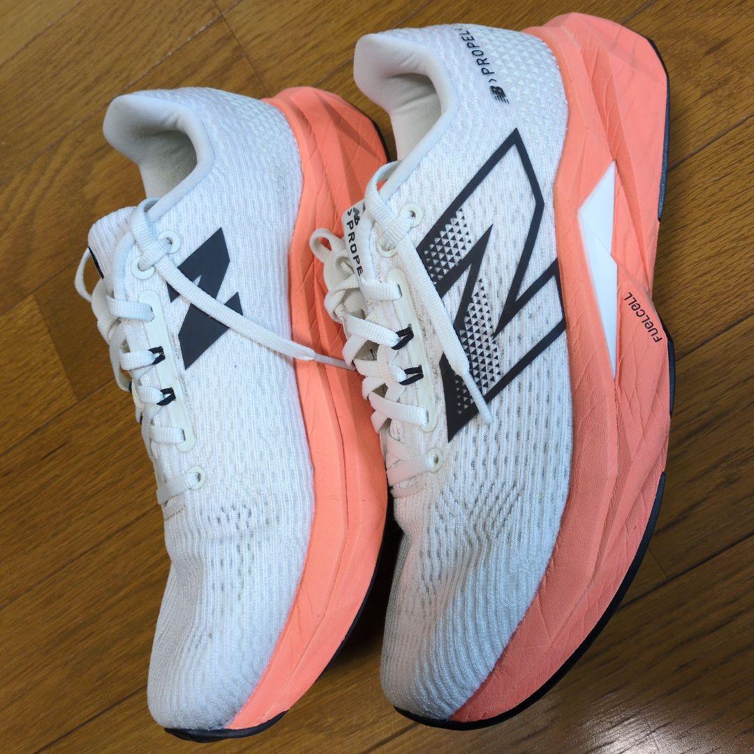 New Balance フューエルセル プロペル V5 25.5cm 走行少