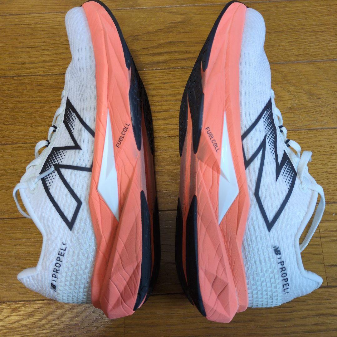 New Balance フューエルセル プロペル V5 25.5cm 走行少