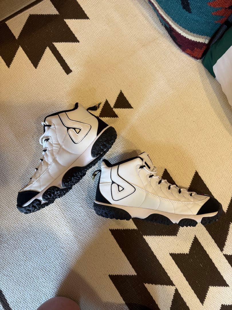 FILA スネークダンサーMid バスケットボール スニーカー