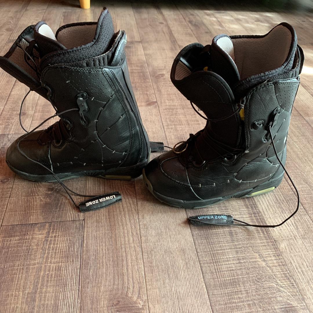 女性用スノーボードブーツ２３.５cm　黒　BURTON 可愛いステッチ　中古