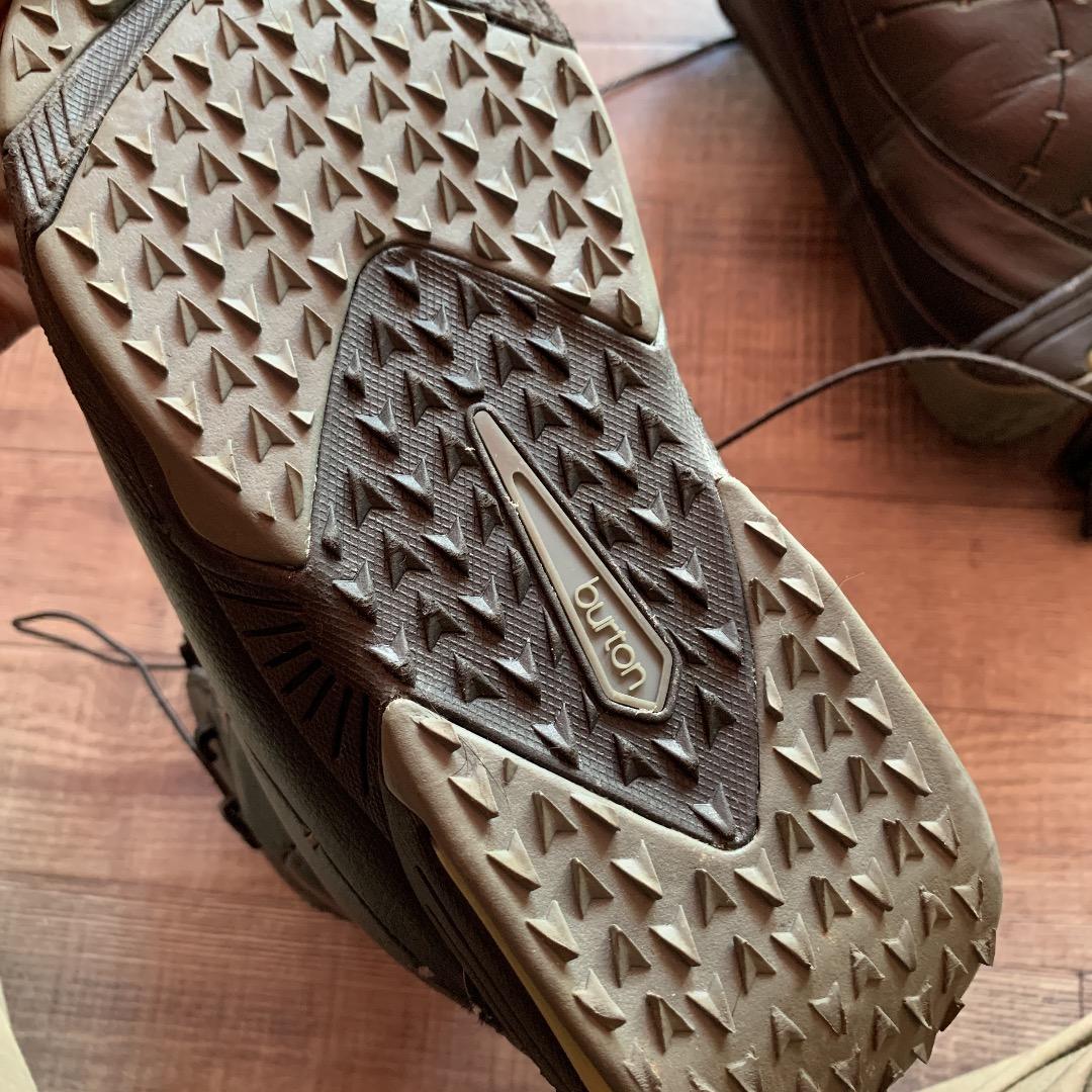 女性用スノーボードブーツ２３.５cm　黒　BURTON 可愛いステッチ　中古