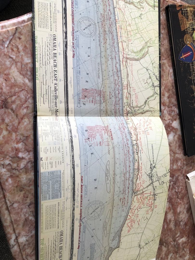①アメリカ郵便公社　World War II Remembered 切手アルバム