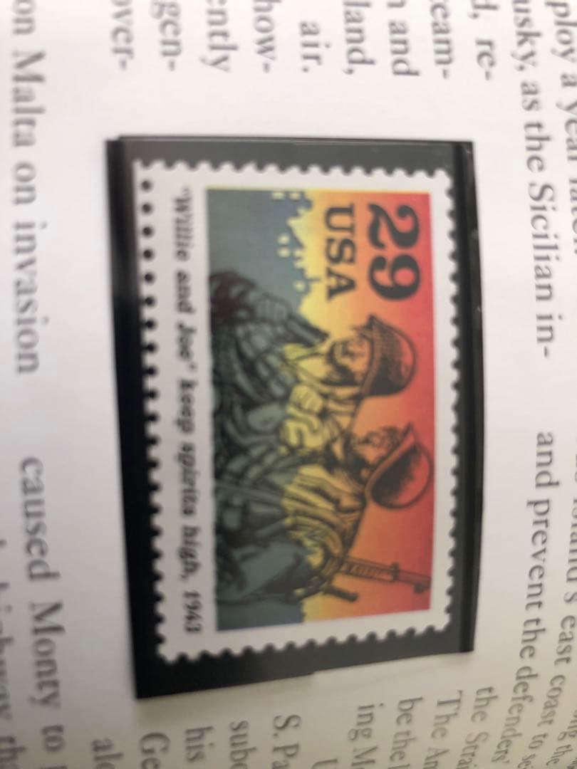①アメリカ郵便公社　World War II Remembered 切手アルバム
