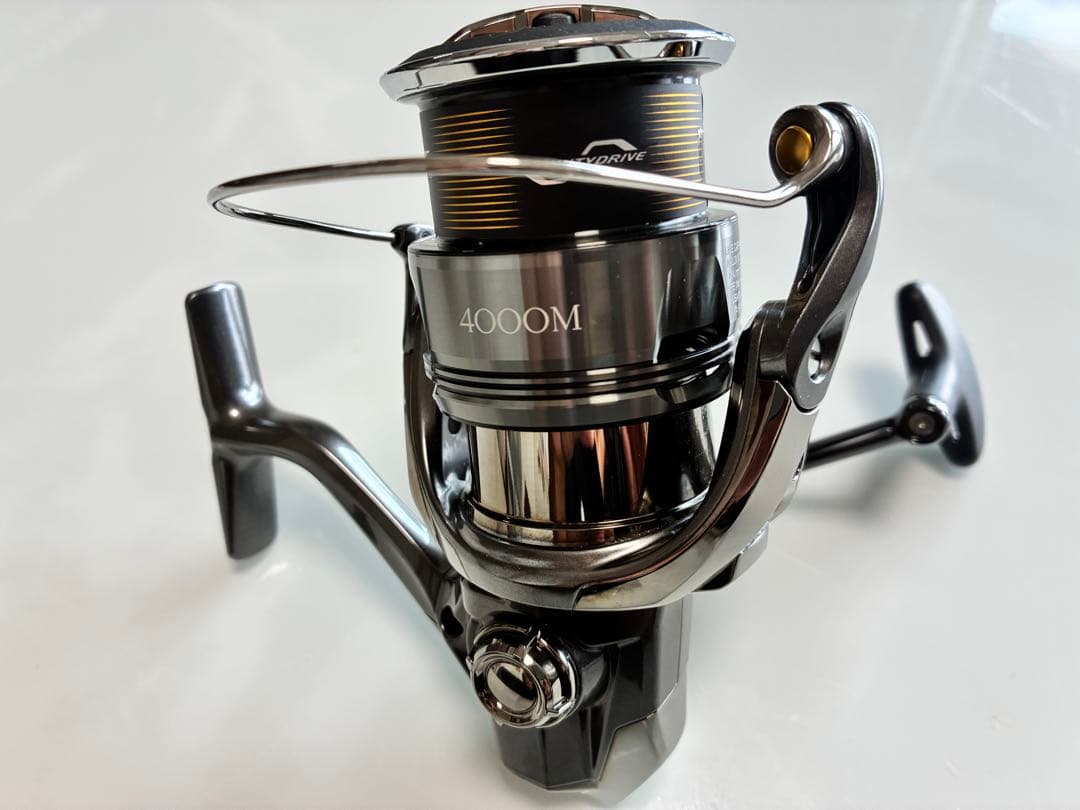 Shimano TWIN POWER 4000M スピニングリール