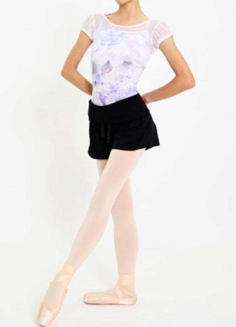 yaccoさま専用ページ　ドゥッシュドゥッスウ花柄レオトップ新品Mサイズ