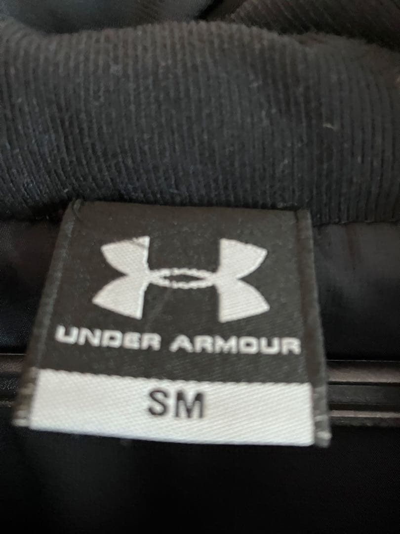 Under Armour ベンチコート 黒　サイズ：SM（S）クリーニング済み