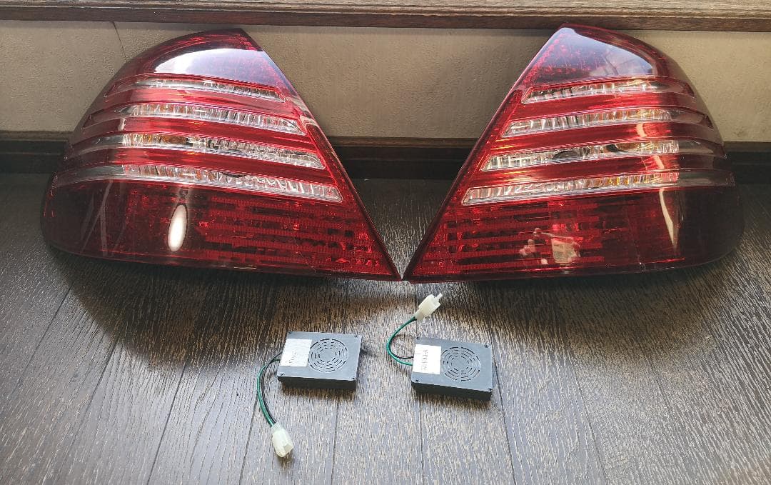 ベンツ　W211　Eクラスセダン　テールレンズASSY左右