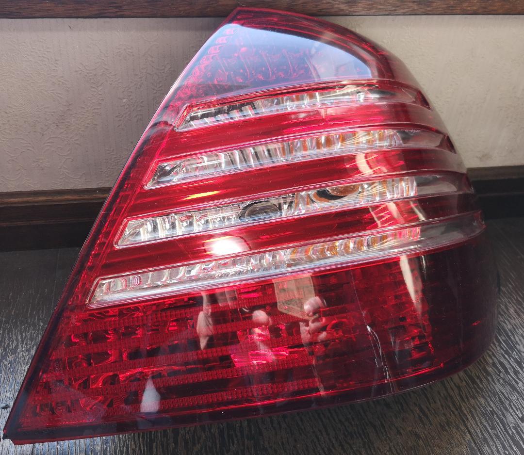 ベンツ　W211　Eクラスセダン　テールレンズASSY左右