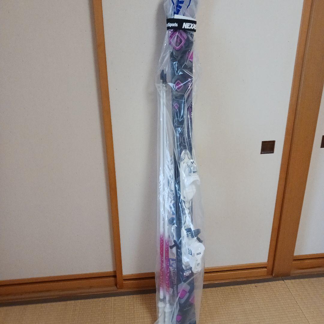 スキー板とストックのセット