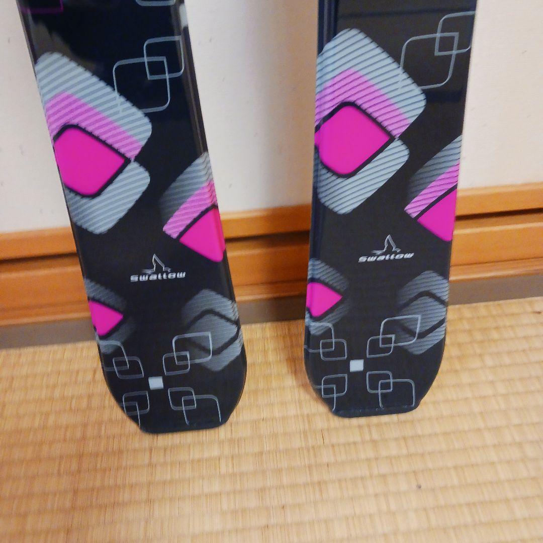 スキー板とストックのセット
