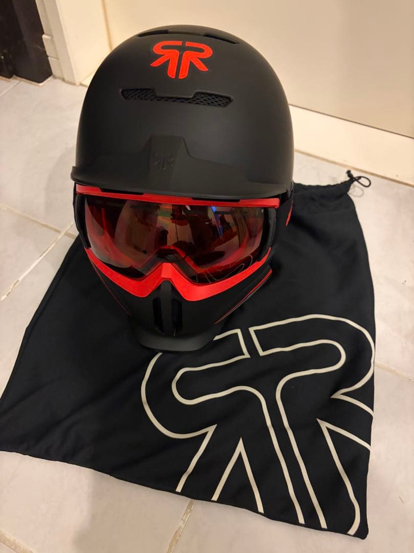 RuRoC ブラック/レッド ヘルメット 替えのシールド、収納袋付き