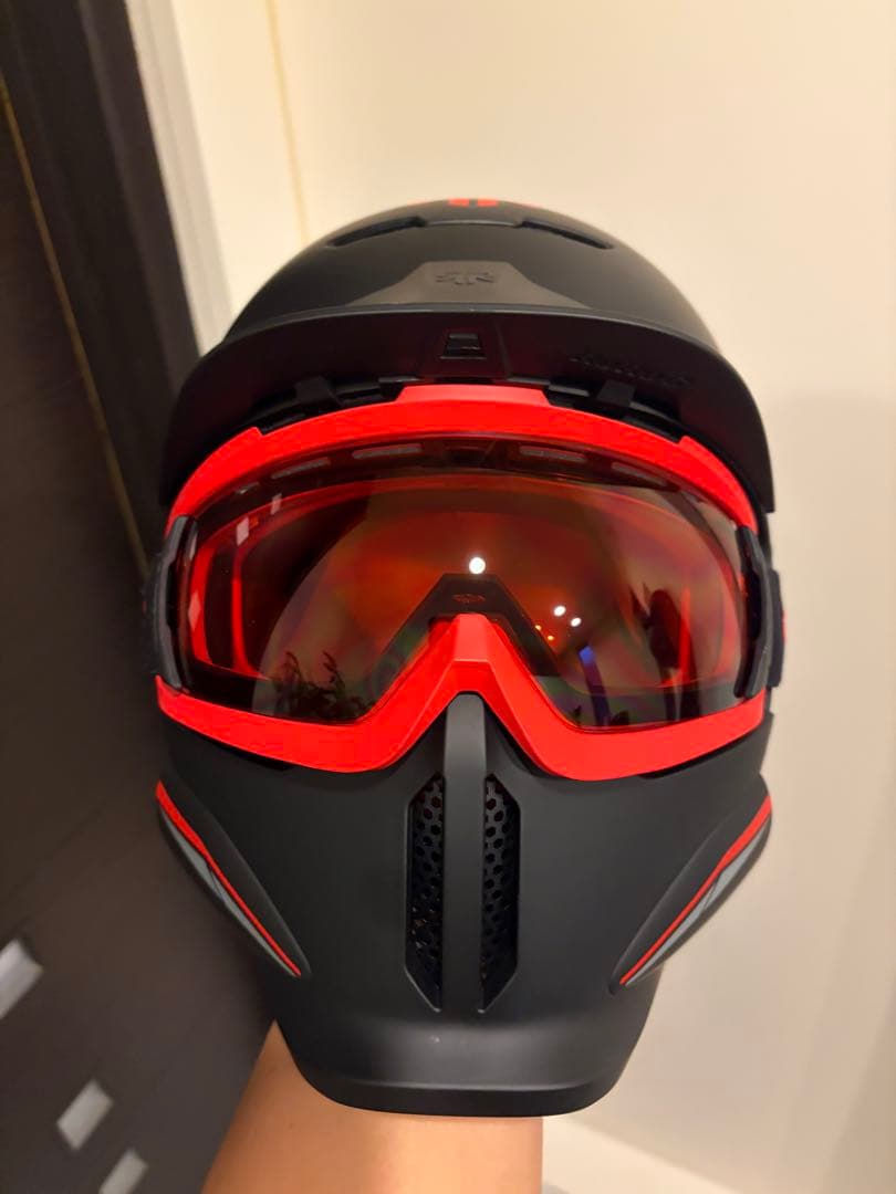 RuRoC ブラック/レッド ヘルメット 替えのシールド、収納袋付き