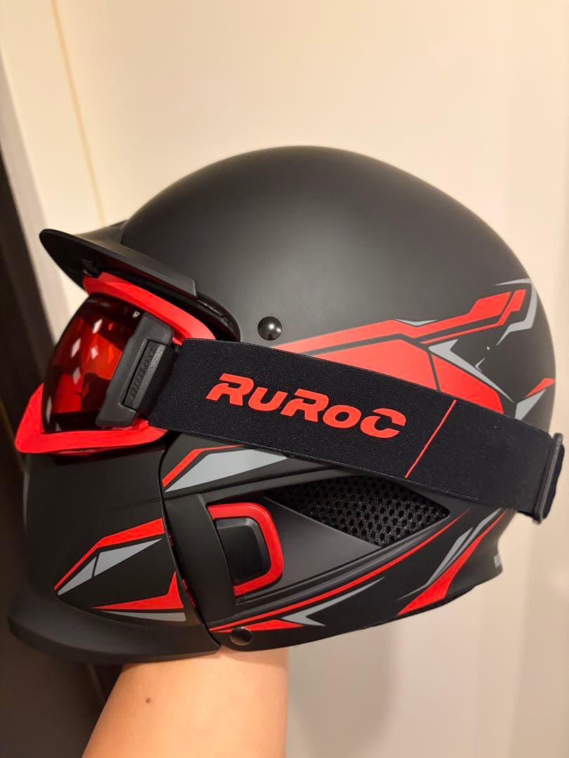 RuRoC ブラック/レッド ヘルメット 替えのシールド、収納袋付き