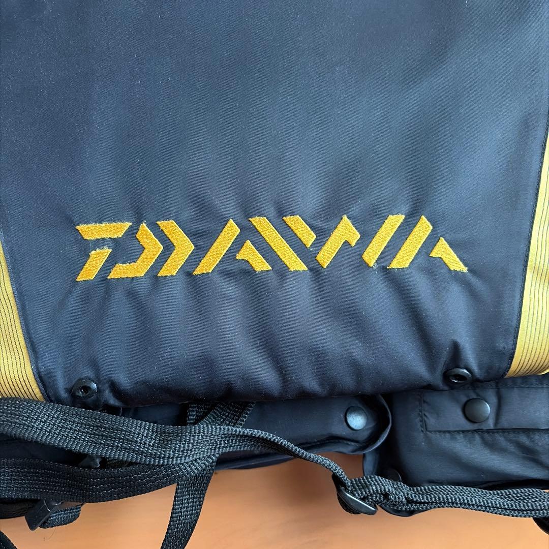 Daiwa TOURNAMENT フィッシングベスト ブラック/ゴールド