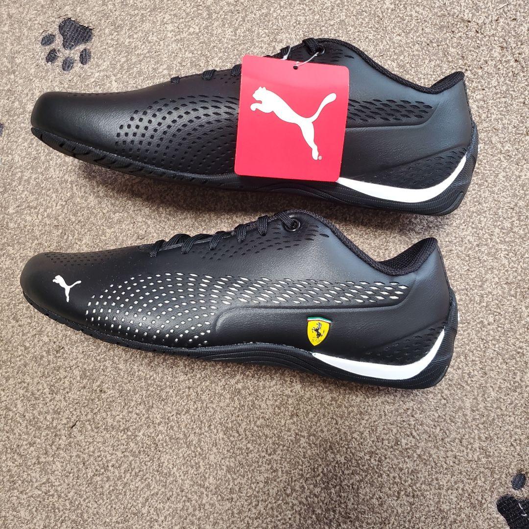 Puma ブラックシューズ フェラーリロゴ付き