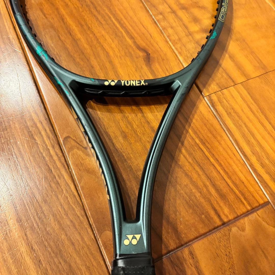 美品　日本未発売モデル　YONEX VCORE 97 PRO HD G2