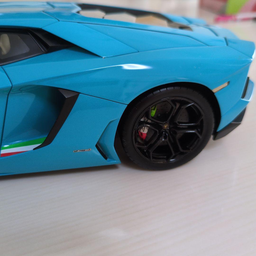 ランボルギーニ アヴェンタドール FRONTIART 1/18トリコロール