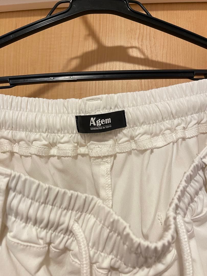 Agem 白 パッチ入り ストリートパンツ