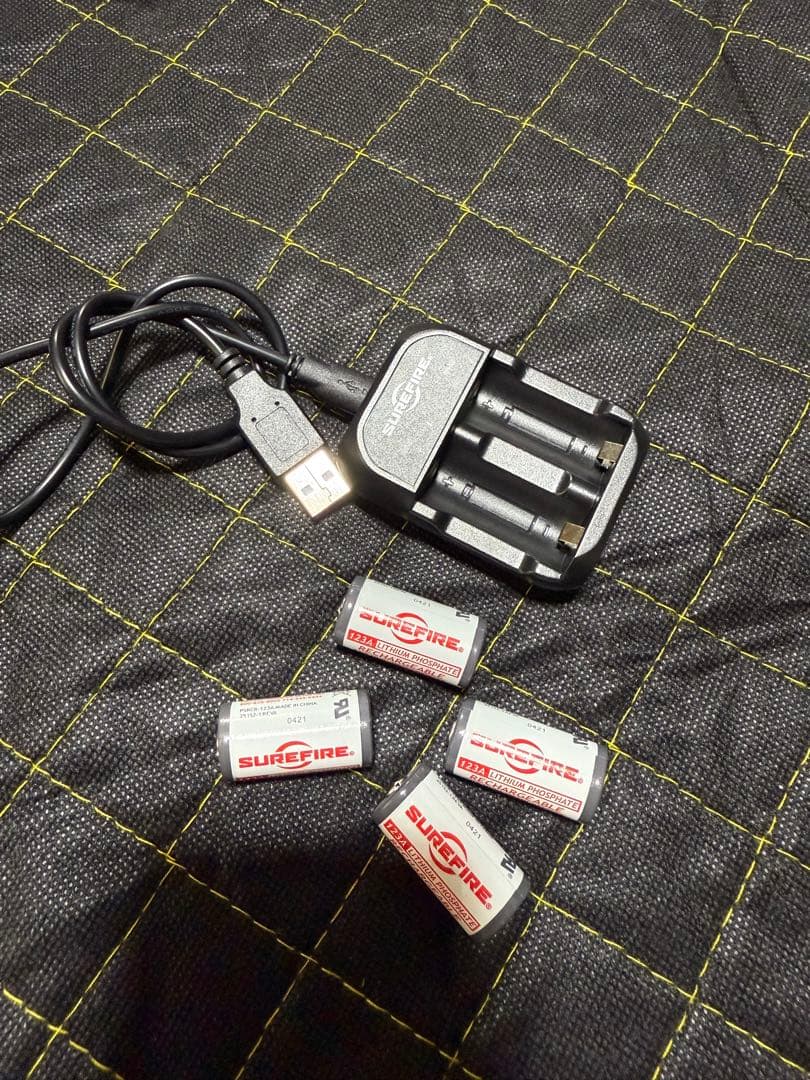 SUREFIRE リチャージブルバッテリー＆チャージャー〜123A