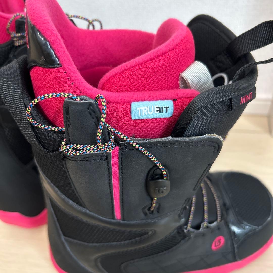 『美品』BURTON MINT ASIAN FIT 24.0
