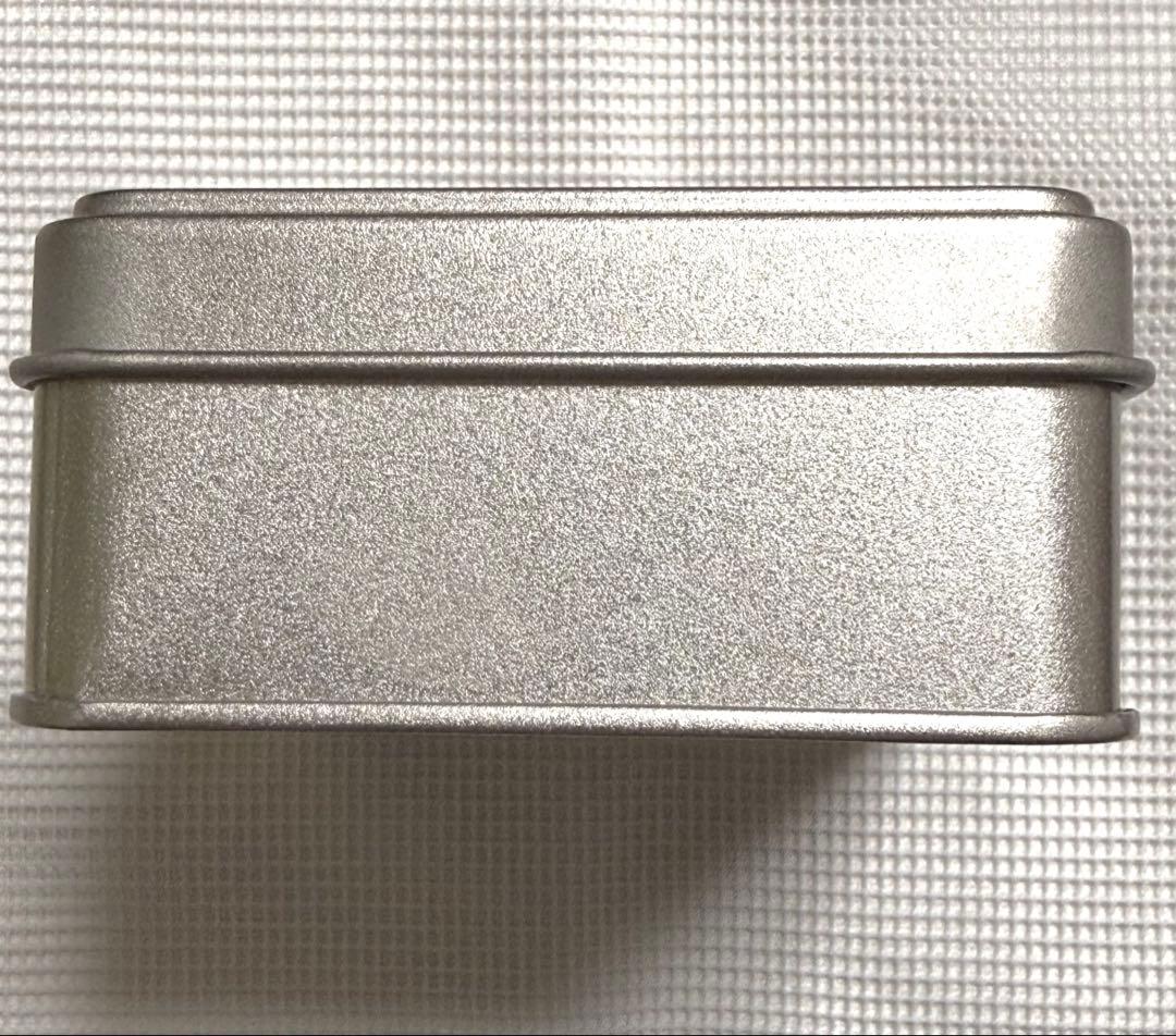 時光代理人 マルイコラボ メモ入り 缶ケース トキ ヒカル リン