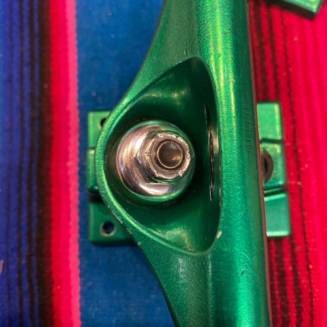ANODIZED 5.2 HIGH VENTURE TRUCK スケートボード