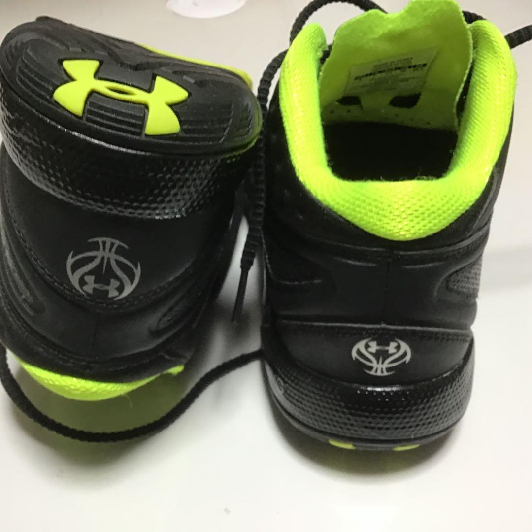 Under Armour バスケットボールシューズ 黒/黄緑