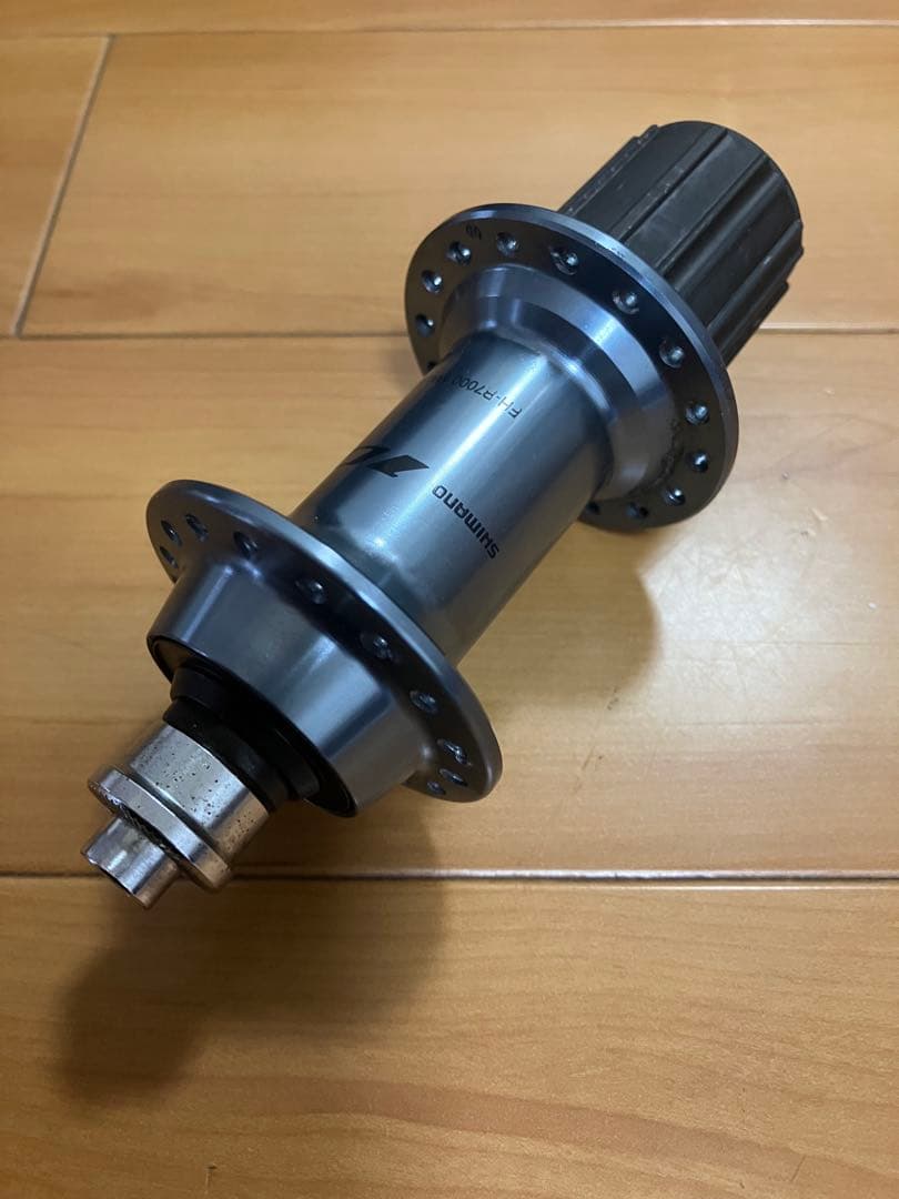 【最終値下げ】シマノ R7000系105 11速リムブレーキ用ハブ 32H