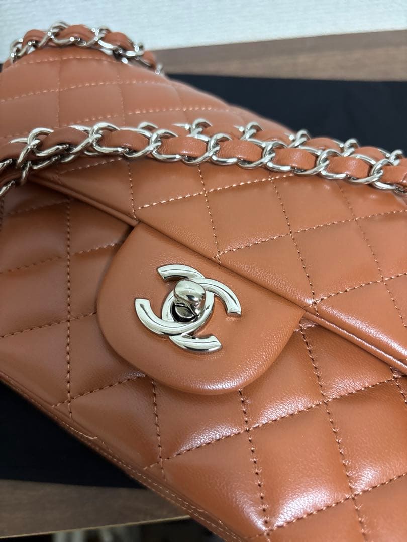 CHANEL ノベルティ　チェーンバッグ ラムスキン本革
