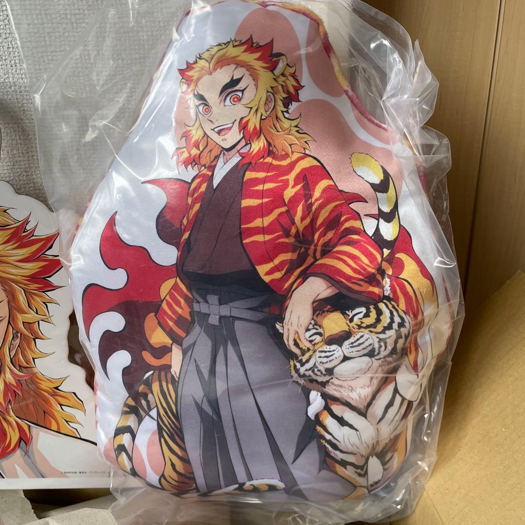 鬼滅の刃 柱展 キービジュアル ハンガー ＆ダイカットクッション煉獄杏寿郎