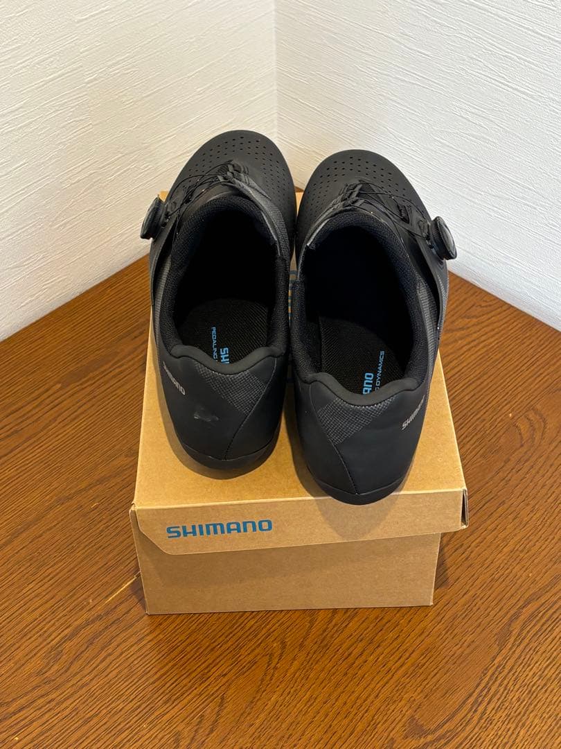 シマノ　RC3　SH-RC300　サイズ42（26.5センチ）クリート付き