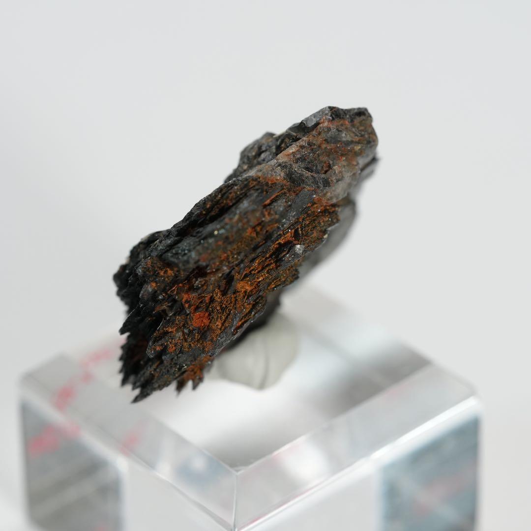 【希少産地】【黒薔薇】スイス カヴラディ産ヘマタイトローズ 29×29×12mm