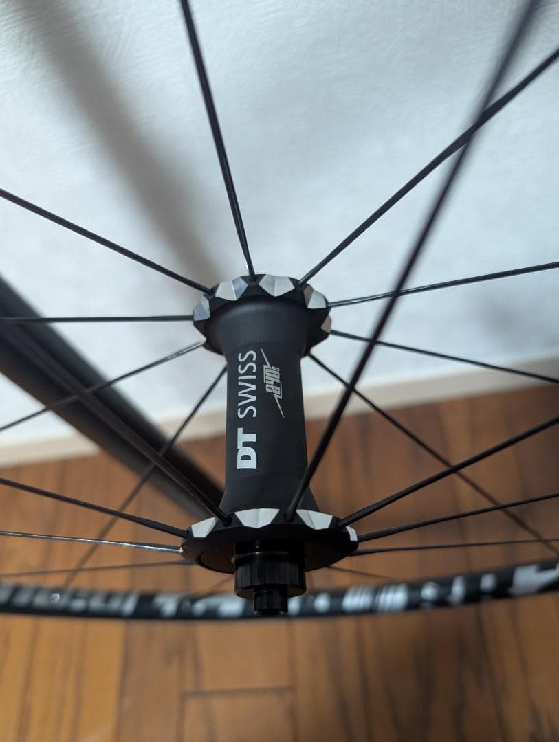 DT SWISS RR21 DiCUT アルミホイール (チューブレスレディ)