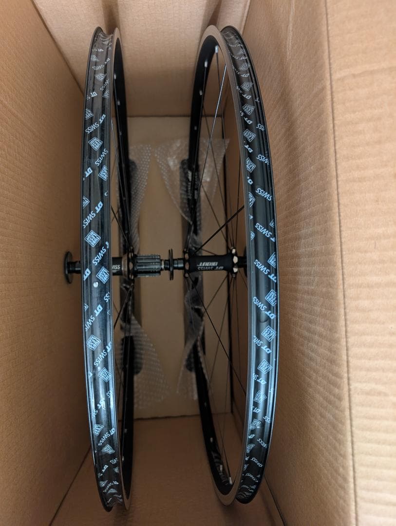 DT SWISS RR21 DiCUT アルミホイール (チューブレスレディ)