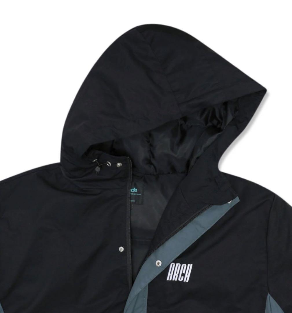 今日のゲリラ価格Arch tilt logo insulation jacket