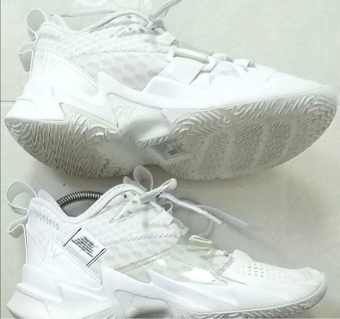 2月末まで　NIKE AIRジョーダン　　ホワイト ハイカット レア