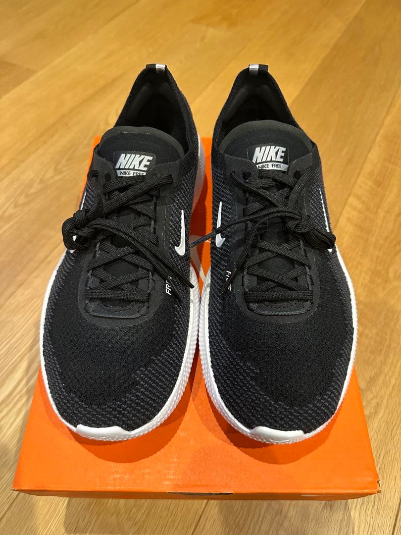 新品未使用 Nike Free 2025 ランニングシューズ　ブラック/ホワイト