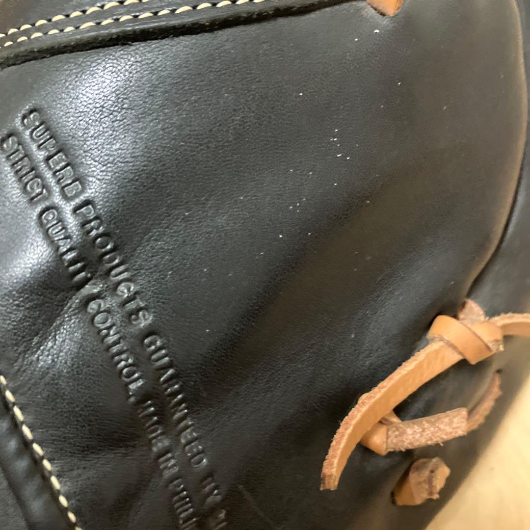 黒いレザー軟式用野球グローブ