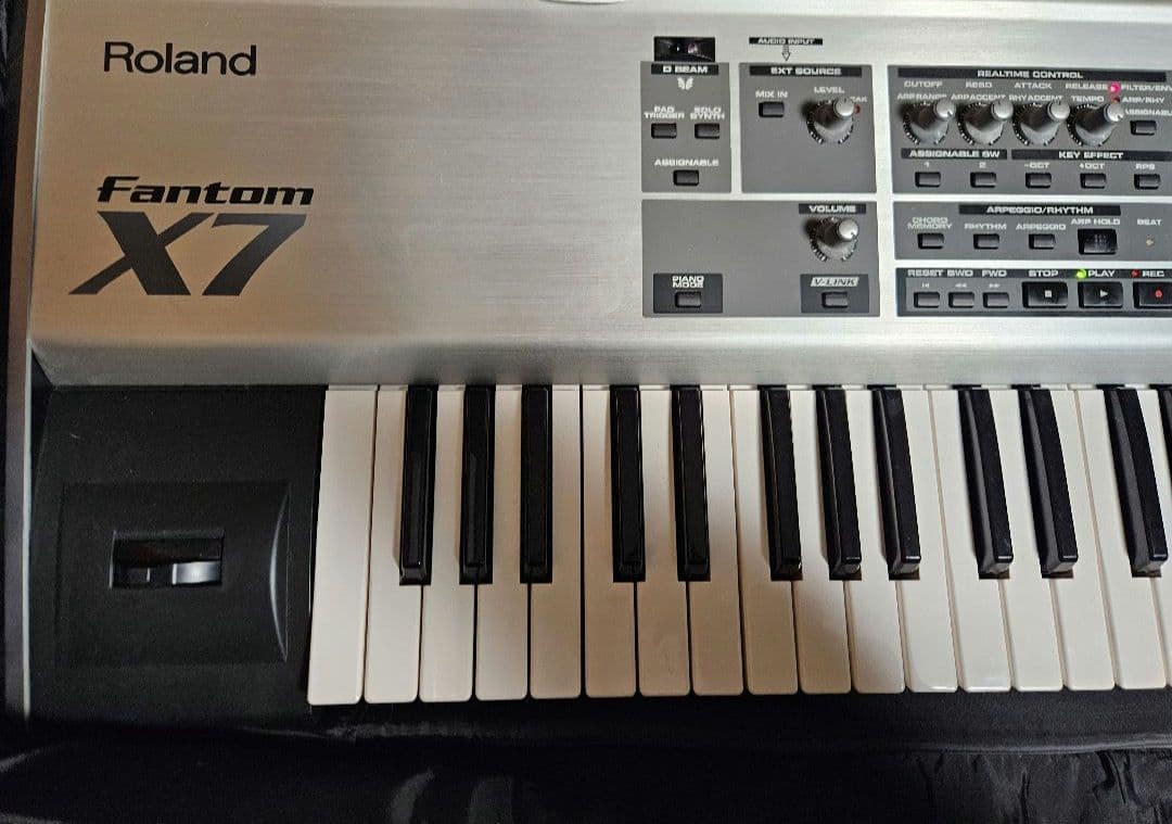 Y*A様 送料無料 ROLAND X7 シンセサイザー ファントム 76鍵