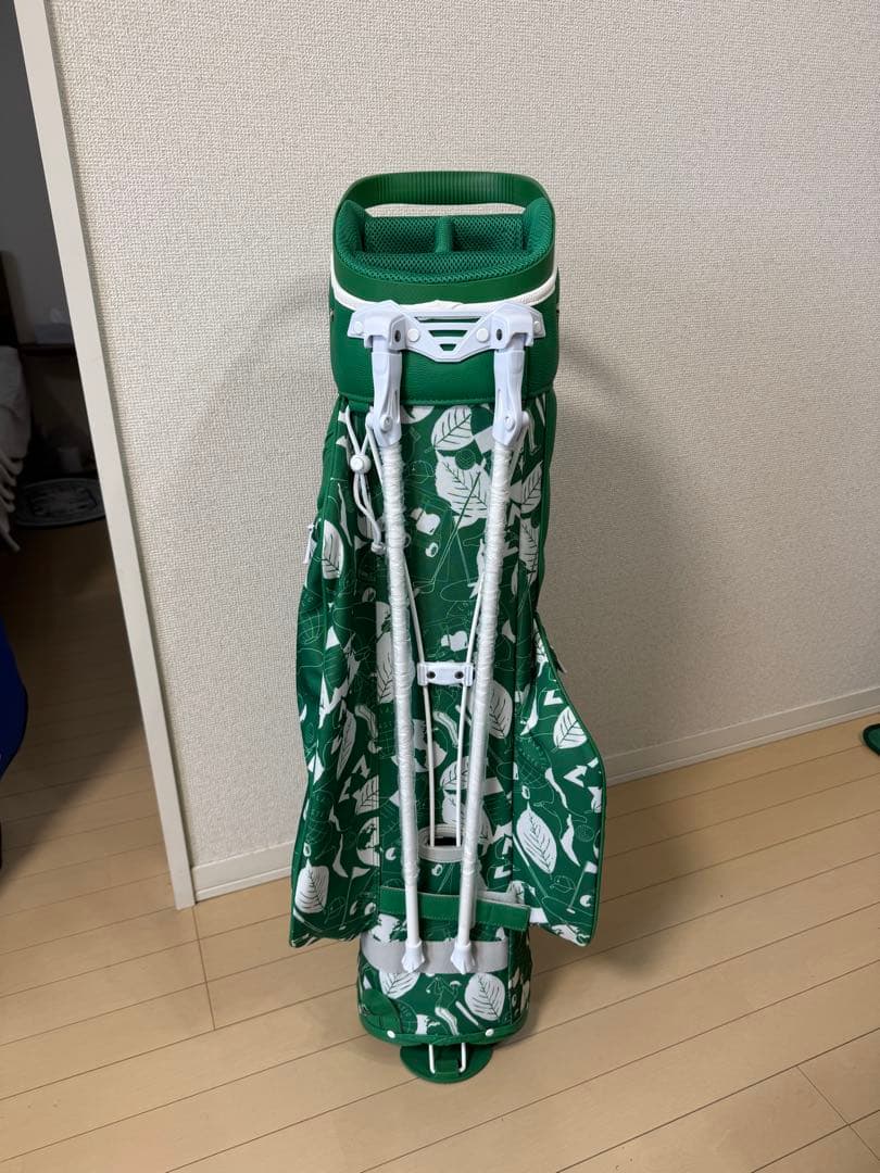 adidas 緑色 キャディバッグ 葉柄デザイン