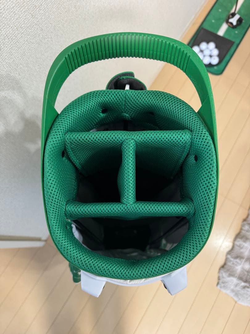adidas 緑色 キャディバッグ 葉柄デザイン