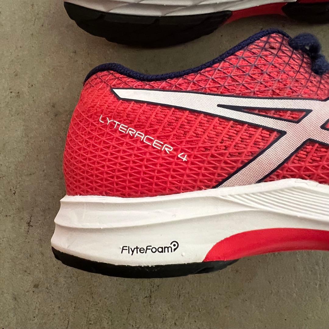 新品未使用　asics アシックス　23.5　ライトレーサー4