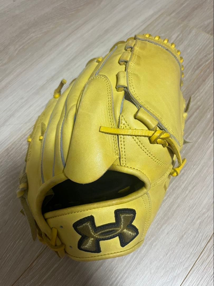 Under Armour 軟式グローブ GBB0240 イエロー