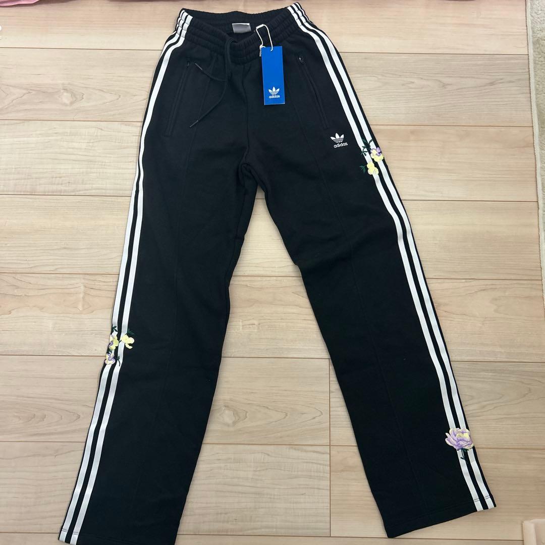 新品　adidas アディダス　フラワー　ジャージ　セットアップ