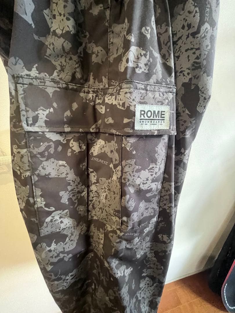 size希少 バラ売可 ROME SDS×sneakyz スノーボードウェア